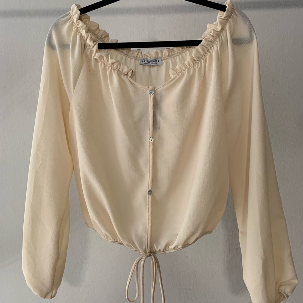 Off the shoulders crop-top